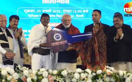 दिल्ली में PM मोदी ने झुग्गीवासियों को दी अपने घर की सौगात, 1,675 लाभार्थियों को सौंपी घर की चाबी