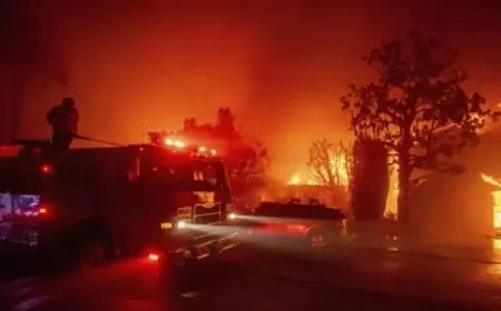 पानी की कमी के बीच लॉस एंजिल्स में आग की तबाही, कई लोगों की मौत