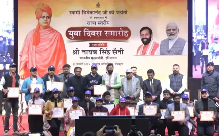 राज्य स्तरीय यूथ समारोह में सीएम ने युवाओं को संविधान संकल्प की शपथ दिलाई