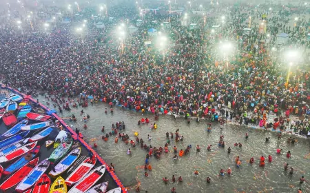144 साल बाद महाकुंभ की वापसी, श्रद्धालुओं ने संगम में लिया पहला अमृत स्नान