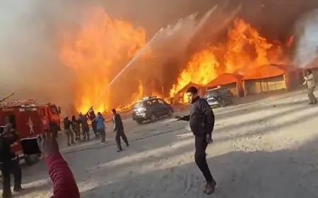 महाकुंभ के क्षेत्र में लगी आग, फायर बिग्रेड की कई गाड़ियां मौके पर