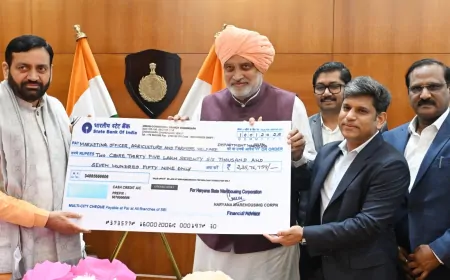 हरियाणा राज्य भंडारण निगम ने मुख्यमंत्री को सौंपा 2.35 करोड़ का लाभांश चेक