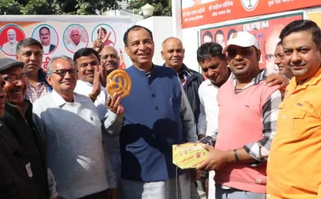 हरियाणा कैबिनेट को मिली 32 में से 24 सीटों पर बीजेपी आगे, पार्टी नेताओं ने बांटी जलेबी