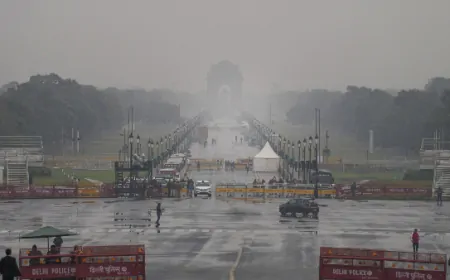 Delhi Weather Update: दिल्ली-यूपी में बूंदाबांदी से बढ़ी ठंड, पहाड़ों पर बर्फबारी