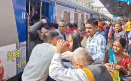 महाकुंभ स्पेशल ट्रेन में हंगामा: DDU जंक्शन पर भिड़े यात्री, मची अफरा-तफरी