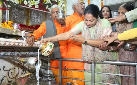 महाशिवरात्रि के अवसर पर दिल्ली की मुख्यमंत्री रेखा गुप्ता ने किया रुद्राभिषेक