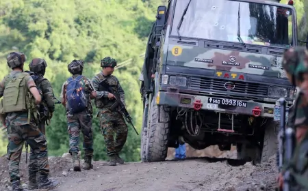 J&K में भारतीय सेना की गाड़ी पर आतंकी हमला, पूरे इलाके को सुरक्षा बलों ने घेरा