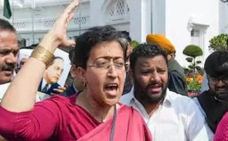 AAP MLA की दिल्ली विधानसभा परिसर में एंट्री पर रोक, बोलीं आतिशी - 'सारी हदें पार हो गईं'