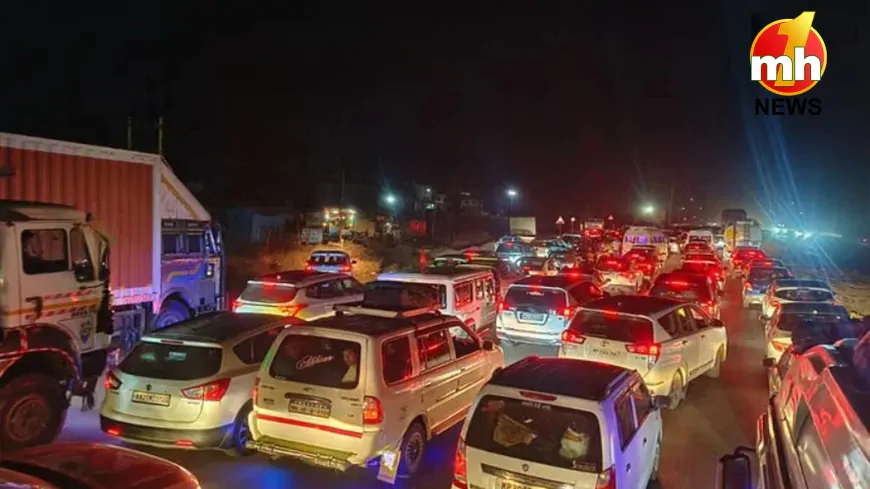 महाकुंभ में भारी जाम, 10-12 घंटे से जाम में फंसे लोग... 25 किमी तक रेंगती रही गाड़ियां