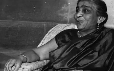 भारत की कोकिला सरोजिनी नायडू की पुण्यतिथि आज, पढ़ें कविता, क्रांति और क़ुर्बानी की कहानी