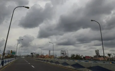 बारिश के बाद बदला मौसम: Delhi-NCR में गिरा तापमान, लोगों ने ली सर्द हवाओं का लुत्फ