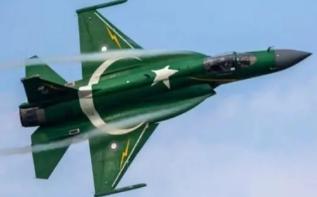 उड़ान के दौरान पाकिस्तानी लड़ाकू विमान का ईंधन टैंक गिरा