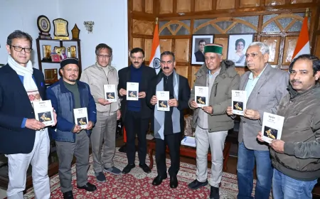 मुख्यमंत्री ने ‘रोहतांग आर-पार’ पुस्तक का विमोचन किया