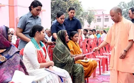 CM योगी का निर्देश- समस्याओं का निदान कराएं, 150 लोगों की सुनीं समस्याएं