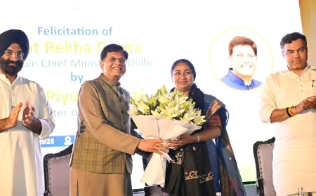 CM रेखा गुप्ता को कॉमर्स भवन में आयोजित कार्यक्रम में  केंद्रीय मंत्री पीयूष गोयल ने किया सम्मानित