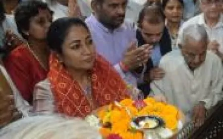 चैत्र नवरात्रि के पहले दिन CM रेखा गुप्ता ने छतरपुर मंदिर में मां कात्यायनी के किए दर्शन 