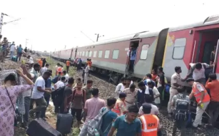 कामाख्या एक्सप्रेस पटरी से उतरी, हादसे में एक की मौत, 8 लोग घायल 