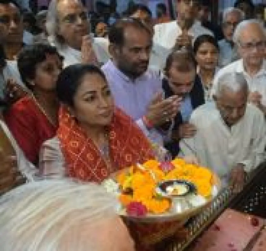 चैत्र नवरात्रि के पहले दिन CM रेखा गुप्ता ने छतरपुर मंदिर में मां कात्यायनी के किए दर्शन 