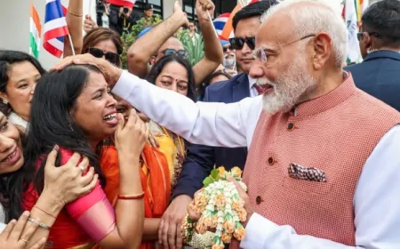 दो दिवसीय यात्रा पर थाईलैंड पहुंचे प्रधानमंत्री नरेंद्र मोदी, भारतीय समुदाय के लोगों ने किया स्वागत