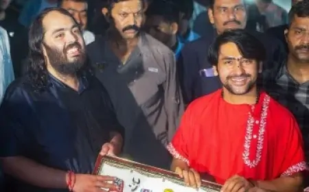 अनंत अंबानी की पदयात्रा में नंगे पैर शामिल हुए धीरेंद्र शास्त्री