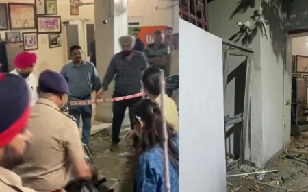 पूर्व मंत्री मनोरंजन कालिया के घर पर हमला करने वाले आरोपियों को कोर्ट में किया गया पेश