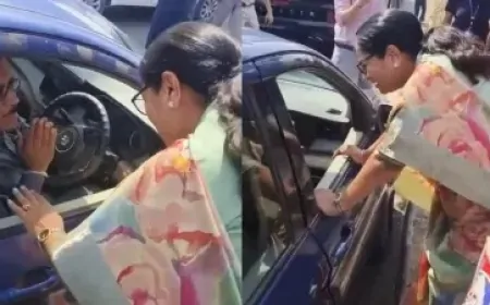 CM रेखा गुप्ता ने रोका अपना काफिला, और लोगों से कर दी ये अपील