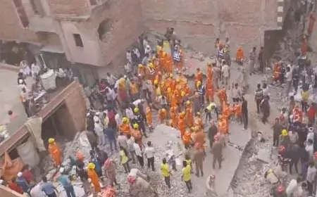 दयालपुर थाना क्षेत्र में चार मंजिला इमारत गिरी,  हादसे में चार की मौत, 10 लोग मलबे में दबे