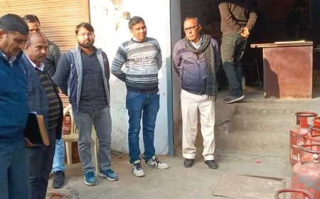 CM फ्लाइंग की ओर से गैस एजेंसी में छापेमारी, माप तोल विभाग, फूड एंड स्पलाई विभाग भी रहे मौजूद