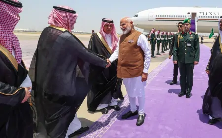 PM मोदी 2 दिन के दौरे पर पहुंचे सऊदी अरब, जेद्दाह में दी गई 21 तोपों की सलामी 