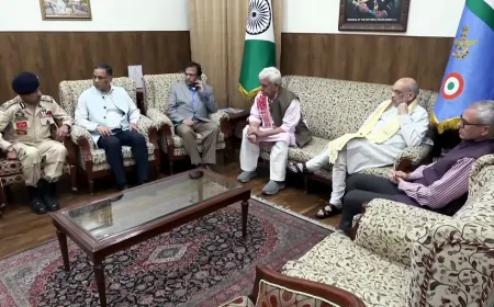 पहलगाम में अलर्ट, श्रीनगर में गृह मंत्री अमित शाह ने की बैठक, उपराज्यपाल मनोज सिन्हा, CM उमर अब्दुल्ला भी रहे मौजूद