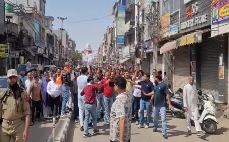 पहलगाम आतंकी हमले पर फूटा लोगों का गुस्सा, जम्मू में सड़क पर उतरे लोग