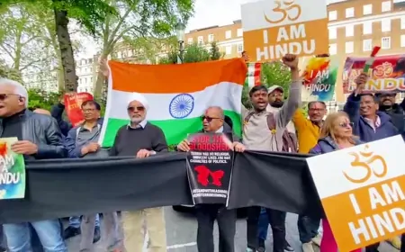 पहलगाम हमले के विरोध में लंदन में पाकिस्तान उच्चायोग के बाहर भारतीयों ने किया प्रदर्शन 