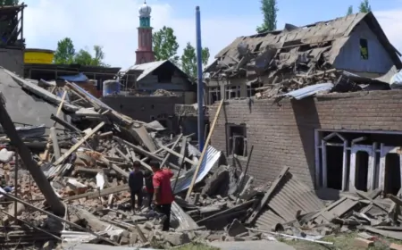 आतंकियों के खिलाफ सुरक्षाबलों की कार्रवाई, ब्लास्ट कर ढहाए गए आतंकियों के घर