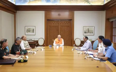 पाकिस्तान के खिलाफ बड़े एक्शन की तैयारी, तीनों सेना प्रमुख बैठक में रहे मौजूद 