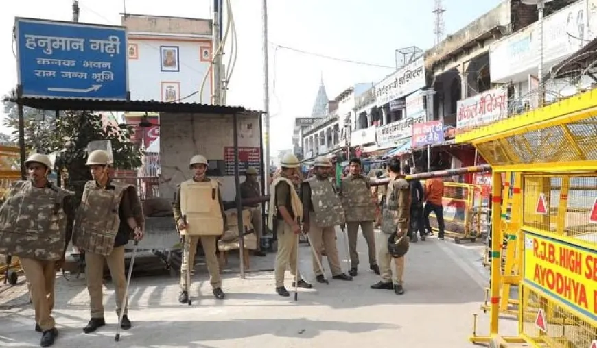 रामनवमी से पहले अलर्ट मोड पर प्रशासन, अयोध्या में चप्पे-चप्पे पर पुलिस बल तैनात 