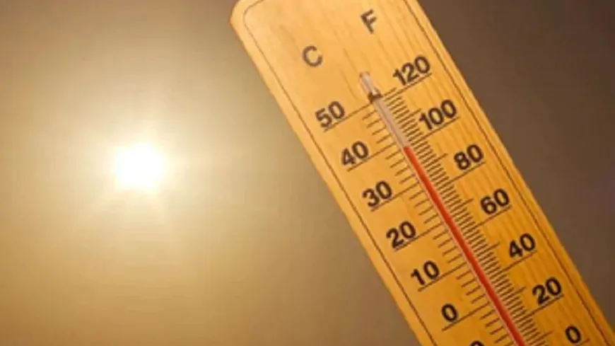 दिल्ली में झुलसाती गर्मी, तापमान ने पार किया 43°C का आंकड़ा