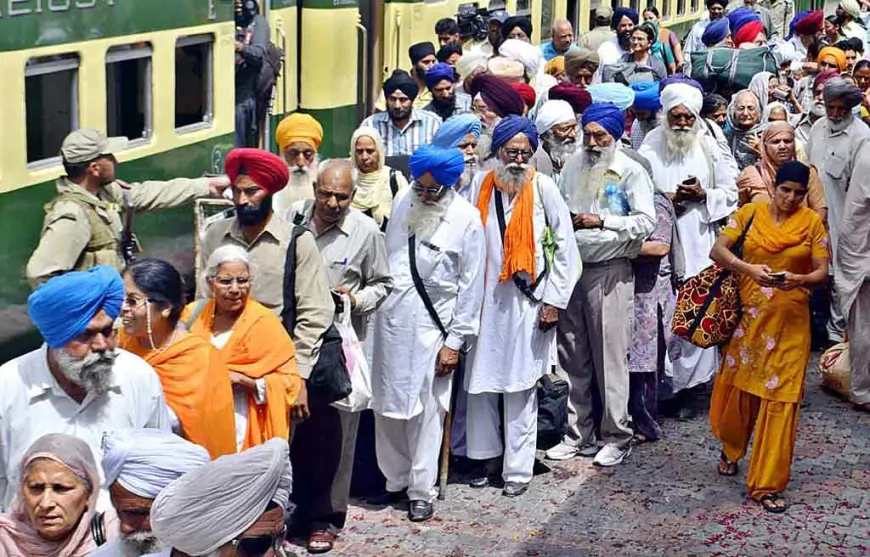 दिल्ली से पाकिस्तान गया सिख श्रद्धालुओं का जत्था वाघा बॉर्डर पर फंसा