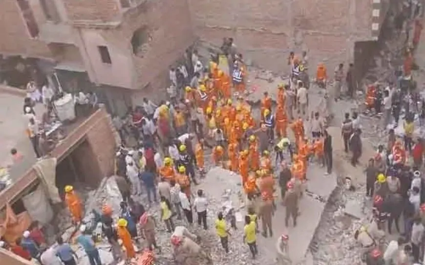 दयालपुर थाना क्षेत्र में चार मंजिला इमारत गिरी, हादसे में चार की मौत, 10 लोग मलबे में दबे