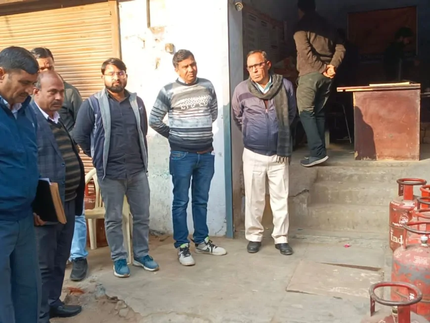 CM फ्लाइंग की ओर से गैस एजेंसी में छापेमारी, माप तोल विभाग, फूड एंड स्पलाई विभाग भी रहे मौजूद