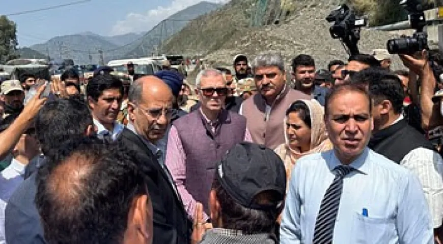 आपदा पीड़ितों ने रोका CM उमर अब्दुल्ला का काफिला, गुस्साए लोगों ने जताया विरोध