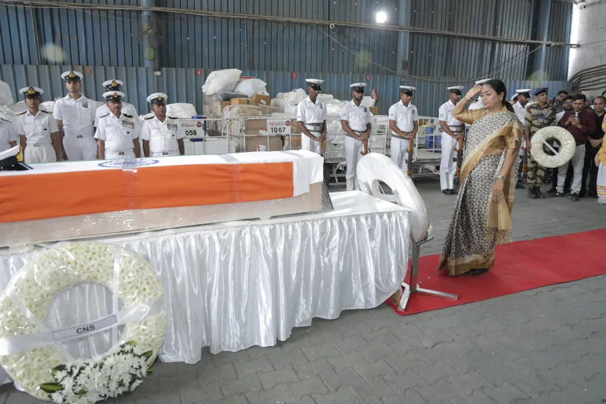 शहीद लेफ्टिनेंट विनय नरवाल का पार्थिव शरीर लाया गया दिल्ली, CM रेखा गुप्ता ने दी श्रद्धांजलि