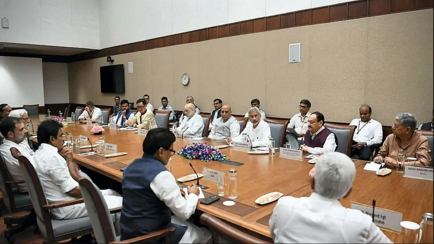 पहलगाम हमले पर सर्वदलीय बैठक हुई खत्म, कांग्रेस ने सरकार के हर फैसले का किया समर्थन 