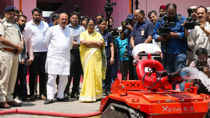 CM रेखा गुप्ता ने फायर सर्विस स्टेशन किया निरीक्षण, कैबिनेट मंत्री आशीष सूद भी रहे मौजूद