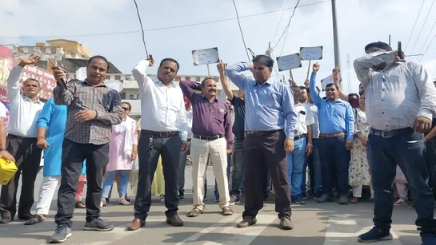 बहादुरगढ़ में सिंचाई विभाग के कर्मचारियों की हड़ताल तीसरे दिन भी जारी, जानें क्या है पूरा मामला 