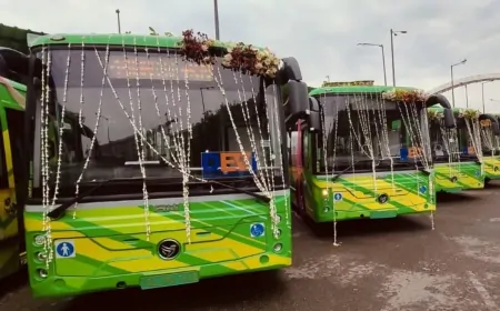 दिल्ली वालों को मिला बड़ा तोहफा, सड़कों पर उतरीं 400 नई इलेक्ट्रिक बसें