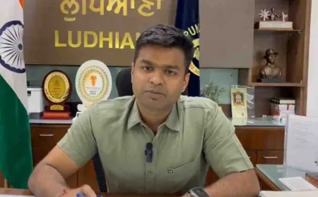 लुधियाना में राशन की दुकानों पर लगी भीड़, DC बोले-घबराएं नहीं, जमाखोरी करने वालों पर होगी कार्रवाई
