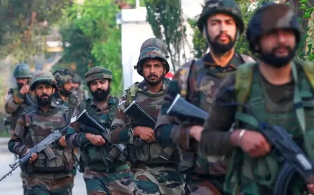 त्राल में सुरक्षाबलों और आतंकियों के बीच मुठभेड़, सुरक्षाबलों ने तीन आतंकी को किया ढेर