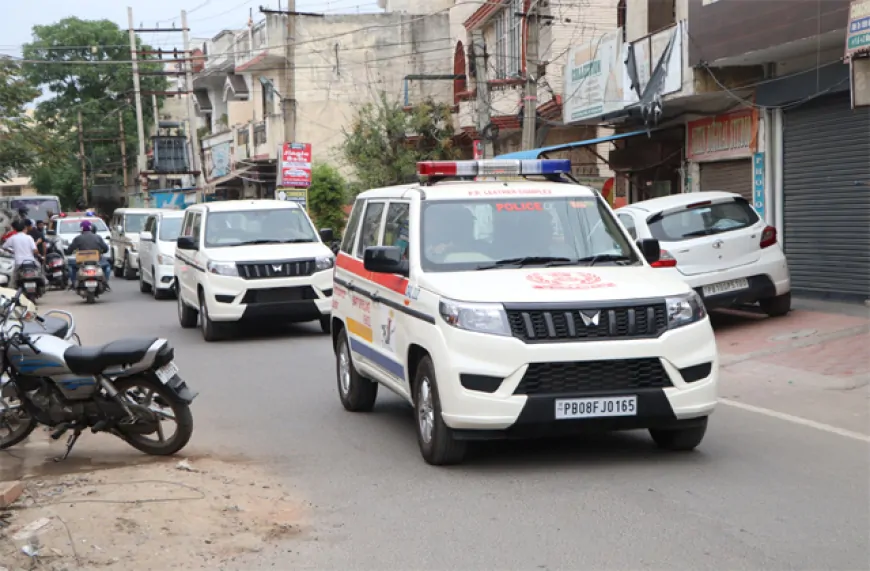 भारत-पाक में बढ़ते तनाव के बीच जालंधर पुलिस ने निकाला फ्लैग मार्च, लोगों से की खास अपील