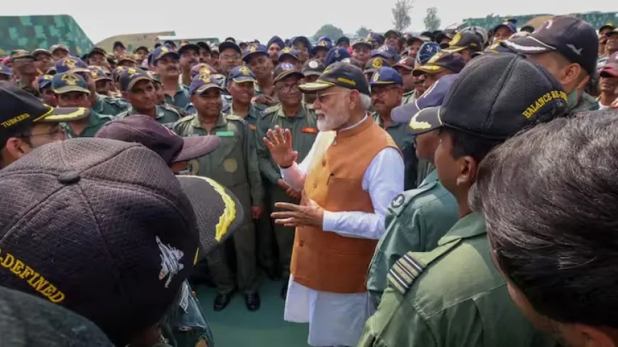 अचानक आदमपुर एयरबेस पहुंचे PM मोदी, इसी एयरबेस को तबाह करने का पाकिस्तान ने किया था दावा