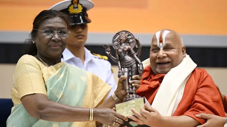 जगद्गुरु स्वामी श्री रामभद्राचार्य जी महाराज को 'ज्ञानपीठ पुरस्कार' से किया गया सम्मानित